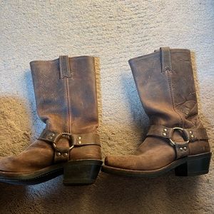 Frye rider boots. Haven’t wore on a long time. Still in good condition